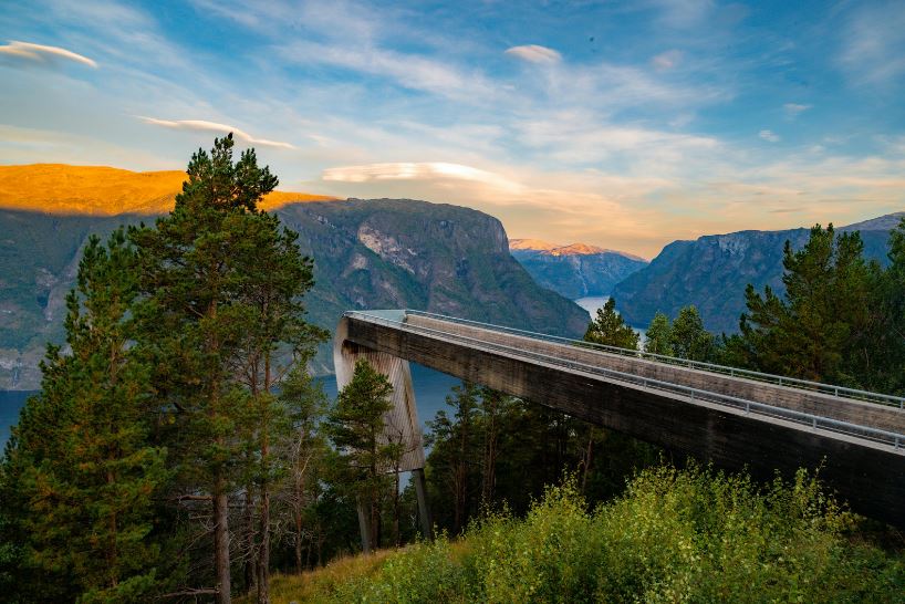 coucher de soleil avec route
